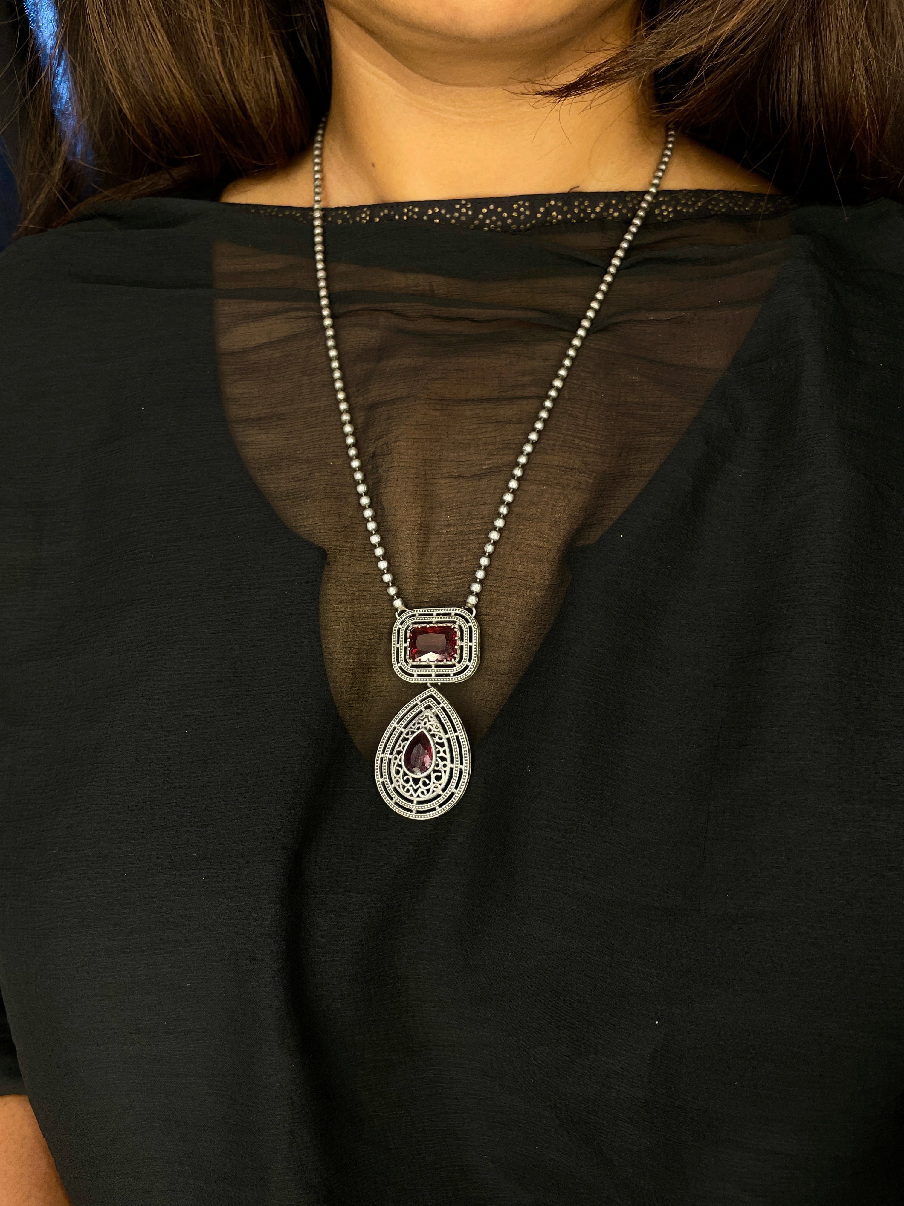 Gayatri Teardrop Pendant Necklace Set - Burgundy
