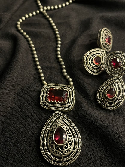 Gayatri Teardrop Pendant Necklace Set - Burgundy
